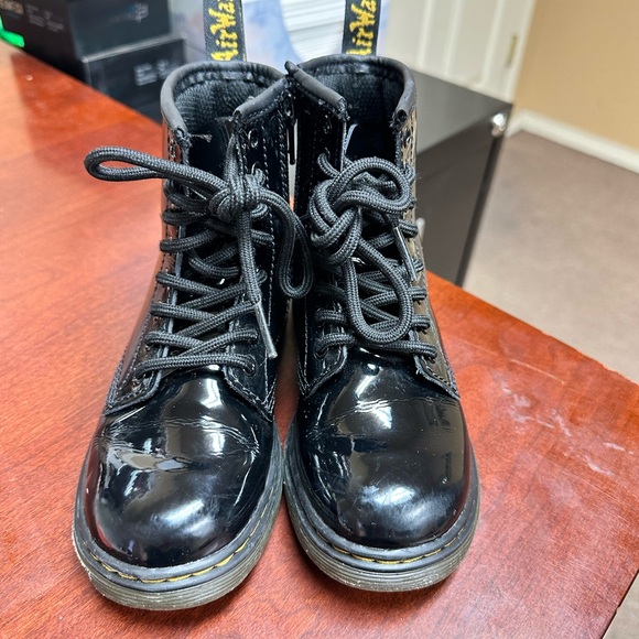 Dr. Marten size kids 11 shiny black. - Picture 3 of 7